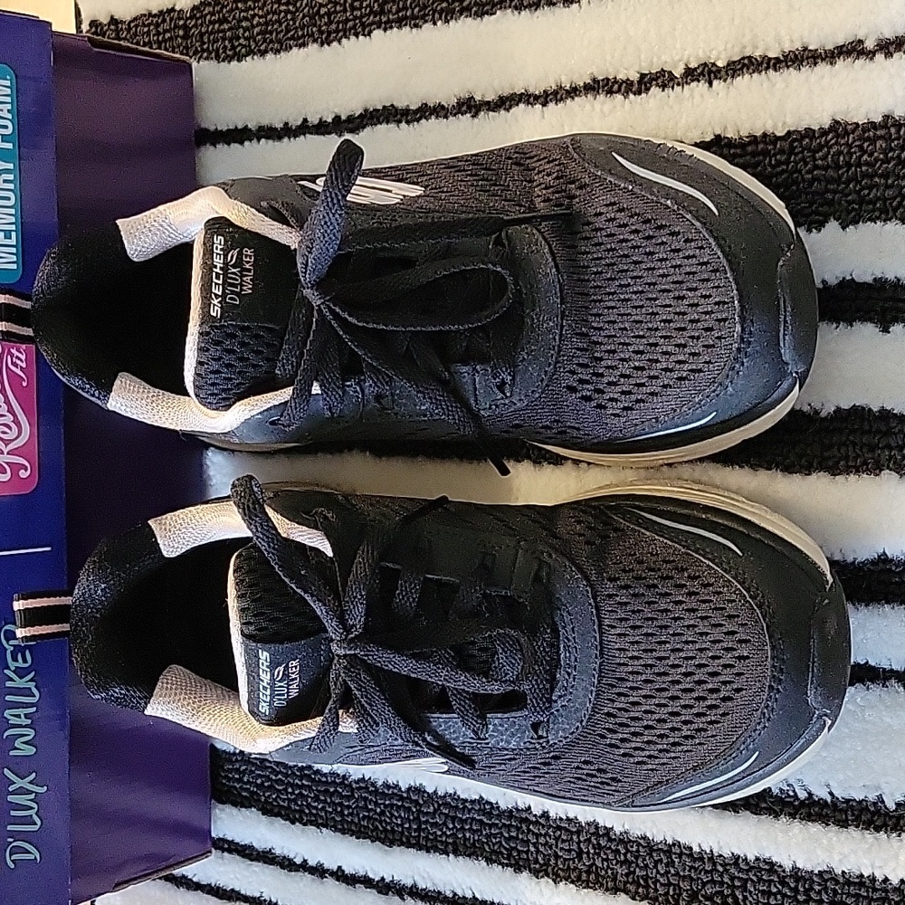 LADIES SKECHERS D'LUX WALKER SIZE 6